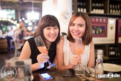 Friday Night at Wine, Beer & Bistro Bar BottomsUp Thonglor — photo 6
