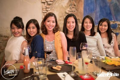 Friday Night at Wine, Beer & Bistro Bar BottomsUp Thonglor — photo 8