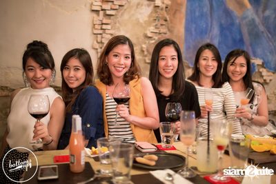 Friday Night at Wine, Beer & Bistro Bar BottomsUp Thonglor — photo 9