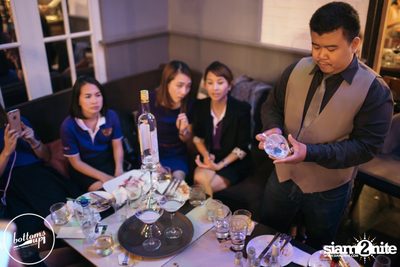 Friday Night at Wine, Beer & Bistro Bar BottomsUp Thonglor — photo 12