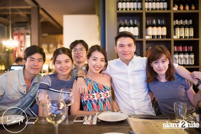 Friday Night at Wine, Beer & Bistro Bar BottomsUp Thonglor — photo 19