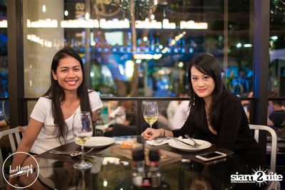 Friday Night at Wine, Beer & Bistro Bar BottomsUp Thonglor — photo 24