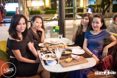 Friday Night at Wine, Beer & Bistro Bar BottomsUp Thonglor — photo 25