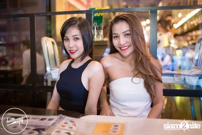 Friday Night at Wine, Beer & Bistro Bar BottomsUp Thonglor — photo 27
