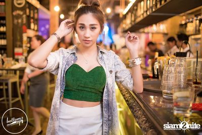 Friday Night at Wine, Beer & Bistro Bar BottomsUp Thonglor — photo 38