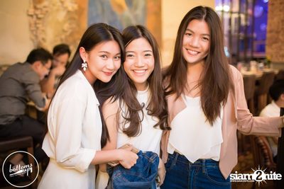 Friday Night at Wine, Beer & Bistro Bar BottomsUp Thonglor — photo 40