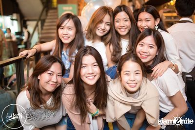 Friday Night at Wine, Beer & Bistro Bar BottomsUp Thonglor — photo 41