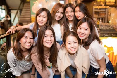 Friday Night at Wine, Beer & Bistro Bar BottomsUp Thonglor — photo 42