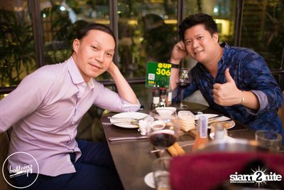 Friday Night at Wine, Beer & Bistro Bar BottomsUp Thonglor — photo 48