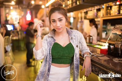 Friday Night at Wine, Beer & Bistro Bar BottomsUp Thonglor — photo 51