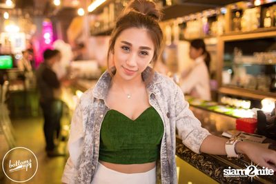 Friday Night at Wine, Beer & Bistro Bar BottomsUp Thonglor — photo 52