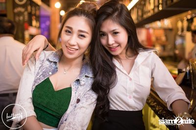 Friday Night at Wine, Beer & Bistro Bar BottomsUp Thonglor — photo 53