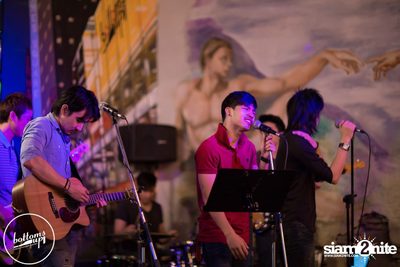 Friday Night at Wine, Beer & Bistro Bar BottomsUp Thonglor — photo 55