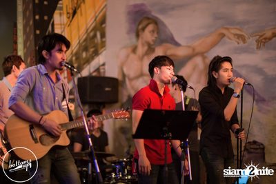 Friday Night at Wine, Beer & Bistro Bar BottomsUp Thonglor — photo 56