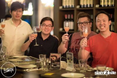 Friday Night at Wine, Beer & Bistro Bar BottomsUp Thonglor — photo 62