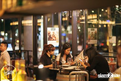 Friday Night at Wine, Beer & Bistro Bar BottomsUp Thonglor — photo 66