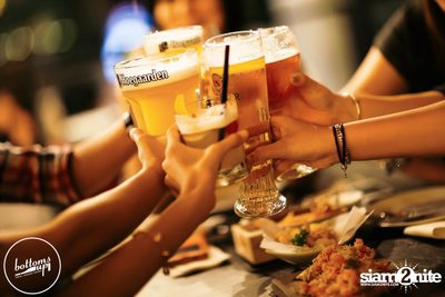 Friday Night at Wine, Beer & Bistro Bar BottomsUp Thonglor — photo 72