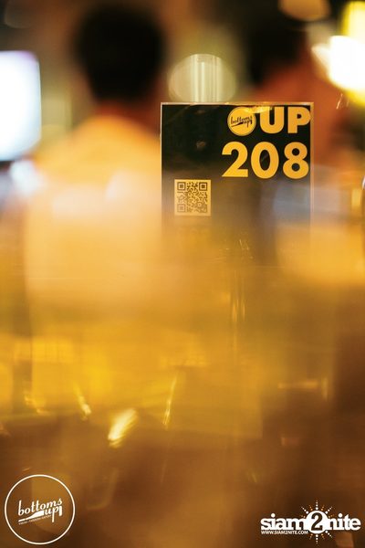 Friday Night at Wine, Beer & Bistro Bar BottomsUp Thonglor — photo 73