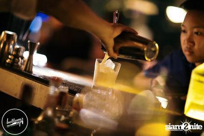 Friday Night at Wine, Beer & Bistro Bar BottomsUp Thonglor — photo 76
