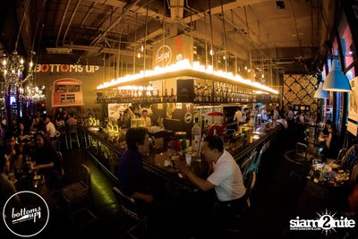 Friday Night at Wine, Beer & Bistro Bar BottomsUp Thonglor — photo 80