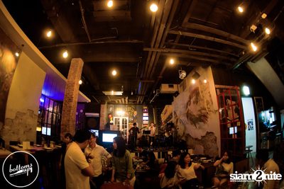 Friday Night at Wine, Beer & Bistro Bar BottomsUp Thonglor — photo 83