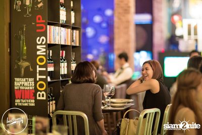 Friday Night at Wine, Beer & Bistro Bar BottomsUp Thonglor — photo 88