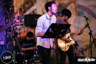 Friday Night at Wine, Beer & Bistro Bar BottomsUp Thonglor — photo 93