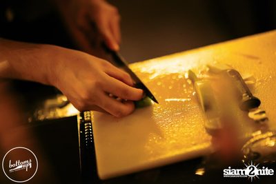 Friday Night at Wine, Beer & Bistro Bar BottomsUp Thonglor — photo 97