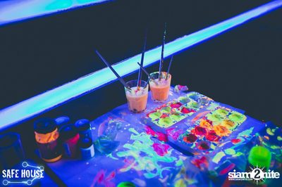 AE Tubbies นำเสนอ Single Light Blacklight Neon 2 — photo 9