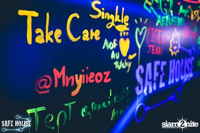 AE Tubbies นำเสนอ Single Light Blacklight Neon 2 — photo 10