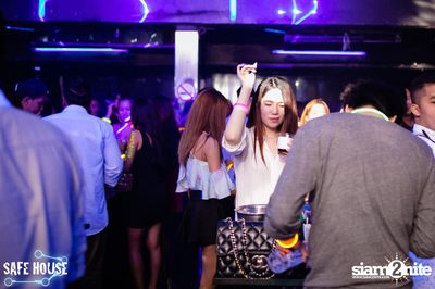 AE Tubbies นำเสนอ Single Light Blacklight Neon 2 — photo 14