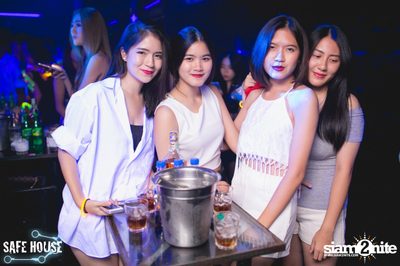 AE Tubbies นำเสนอ Single Light Blacklight Neon 2 — photo 16
