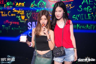 AE Tubbies นำเสนอ Single Light Blacklight Neon 2 — photo 30