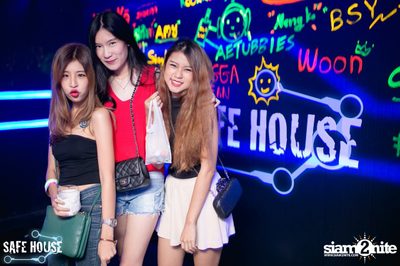AE Tubbies นำเสนอ Single Light Blacklight Neon 2 — photo 31