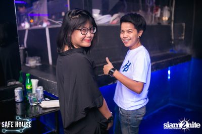 AE Tubbies นำเสนอ Single Light Blacklight Neon 2 — photo 32