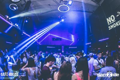 AE Tubbies นำเสนอ Single Light Blacklight Neon 2 — photo 36