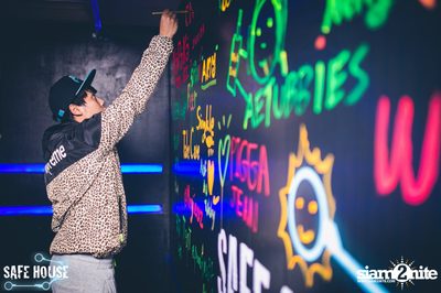 AE Tubbies นำเสนอ Single Light Blacklight Neon 2 — photo 42