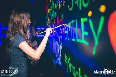 AE Tubbies นำเสนอ Single Light Blacklight Neon 2 — photo 43