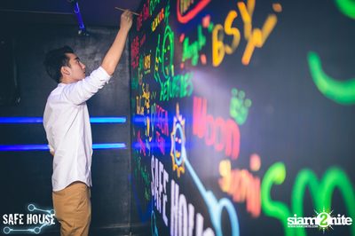 AE Tubbies นำเสนอ Single Light Blacklight Neon 2 — photo 44