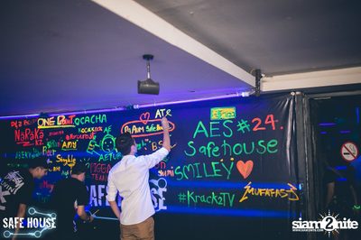 AE Tubbies นำเสนอ Single Light Blacklight Neon 2 — photo 47