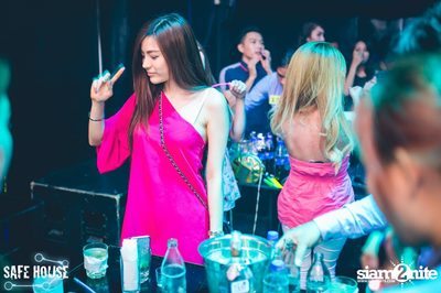AE Tubbies นำเสนอ Single Light Blacklight Neon 2 — photo 48