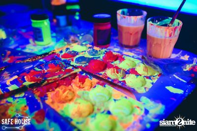 AE Tubbies นำเสนอ Single Light Blacklight Neon 2 — photo 71