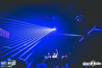 AE Tubbies นำเสนอ Single Light Blacklight Neon 2 — photo 76
