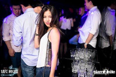 AE Tubbies นำเสนอ Single Light Blacklight Neon 2 — photo 77