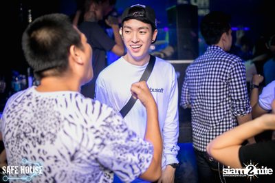AE Tubbies นำเสนอ Single Light Blacklight Neon 2 — photo 85