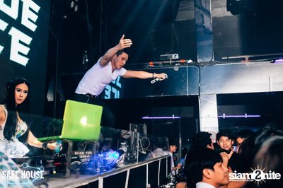 AE Tubbies นำเสนอ Single Light Blacklight Neon 2 — photo 90