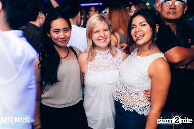 AE Tubbies นำเสนอ Single Light Blacklight Neon 2 — photo 91