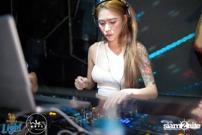 SYNCHR8NISM featuring Sherry Wang ที่ร้าน เซฟ เฮ้าส์ — photo 132