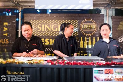 Singha S-treet with Yellow Fang, Sqweez Animal & Greasy Cafe — photo 330