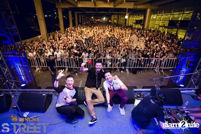 Singha S-treet with Yellow Fang, Sqweez Animal & Greasy Cafe — photo 403